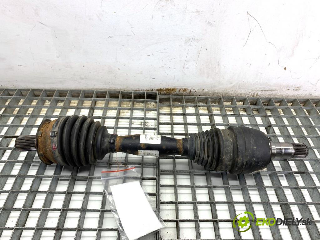 MERCEDES-BENZ W176 liftback 2017 90 kW A 180 (176.042) 1595 Poloos ľavy predný 2463308800