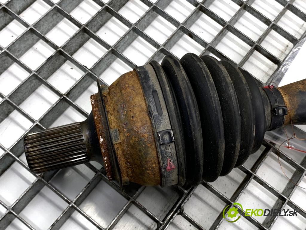 MERCEDES-BENZ W176 liftback 2017 90 kW A 180 (176.042) 1595 Poloos ľavy predný 2463308800