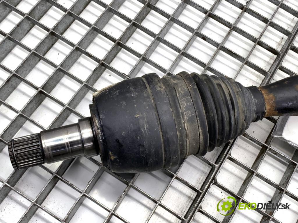 MERCEDES-BENZ W176 liftback 2017 90 kW A 180 (176.042) 1595 Poloos ľavy predný 2463308800