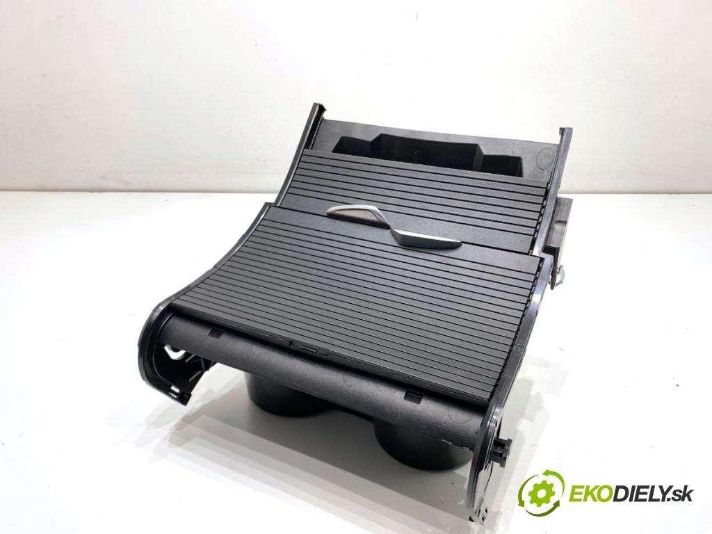 BMW F48 SUV 2017 110 kW sDrive 18 d 1995 držák na nápoje 9292557 (Držák nápojů)