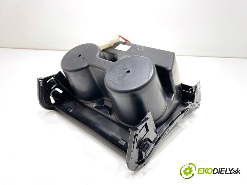 BMW F48 SUV 2017 110 kW sDrive 18 d 1995 Držiak na nápoje 9292557 (Držiak (úchyt) na nápoje)