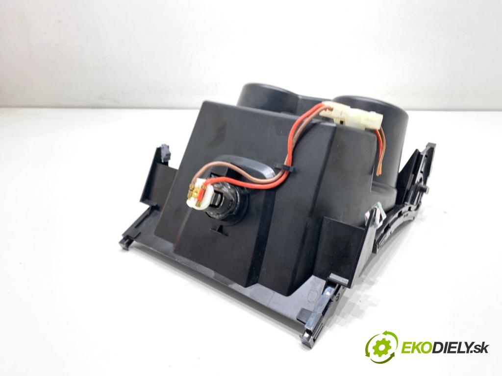 BMW F48 SUV 2017 110 kW sDrive 18 d 1995 Držiak na nápoje 9292557 (Držiak (úchyt) na nápoje)