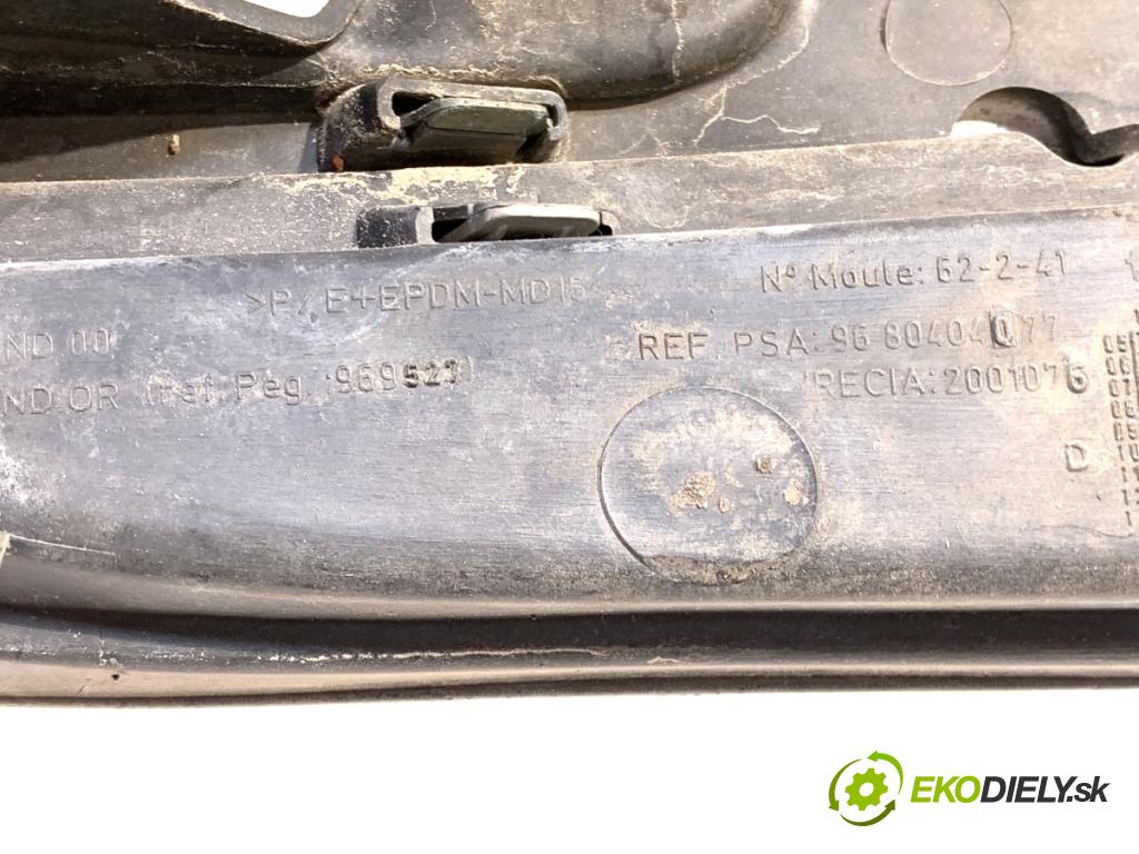 CITROEN C4 PICASSO I nadwozie wielkoprzestrzenne (MPV) 2007 100 kW 2.0 HDi 138 1997 Mriežky nárazníka pravy predný 9680404077