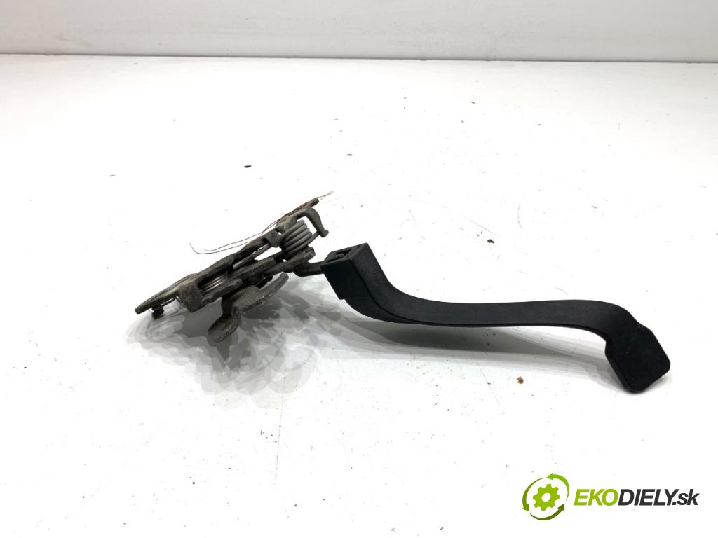 CITROEN C4 II liftback 2017 81 kW 1.2 THP 110 1199 zámok kapoty predný 