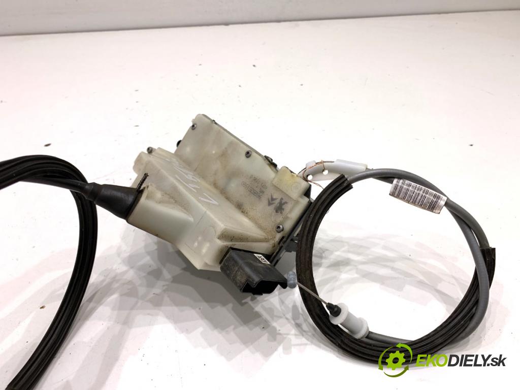 CITROEN C4 II liftback 2017 81 kW 1.2 THP 110 1199 zámok Dvere ľavy zad