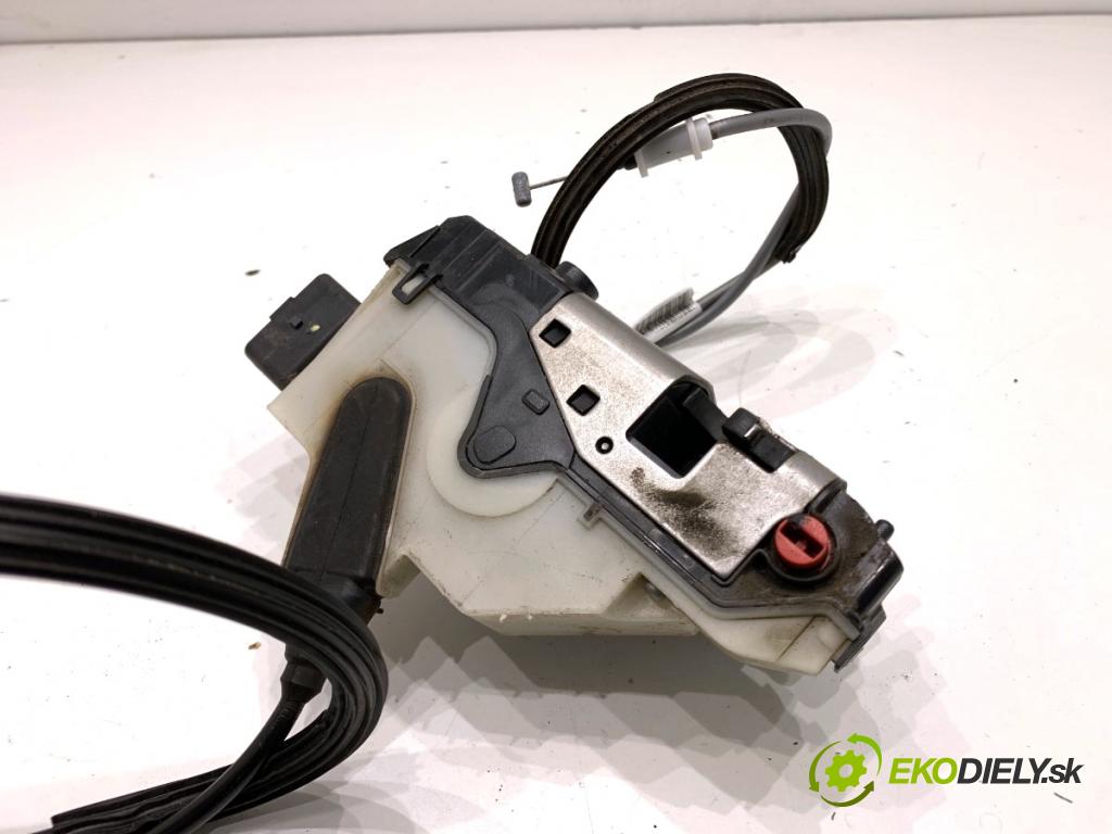 CITROEN C4 II liftback 2017 81 kW 1.2 THP 110 1199 zámok Dvere ľavy zad