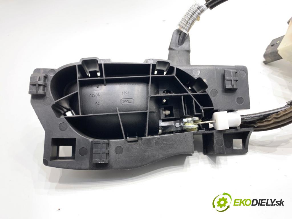 CITROEN C4 II liftback 2017 81 kW 1.2 THP 110 1199 zámok Dvere ľavy zad