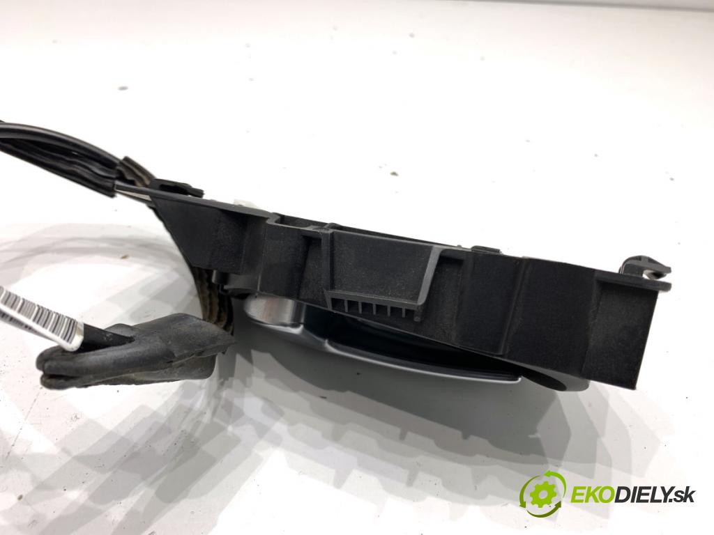 CITROEN C4 II liftback 2017 81 kW 1.2 THP 110 1199 zámok Dvere ľavy zad