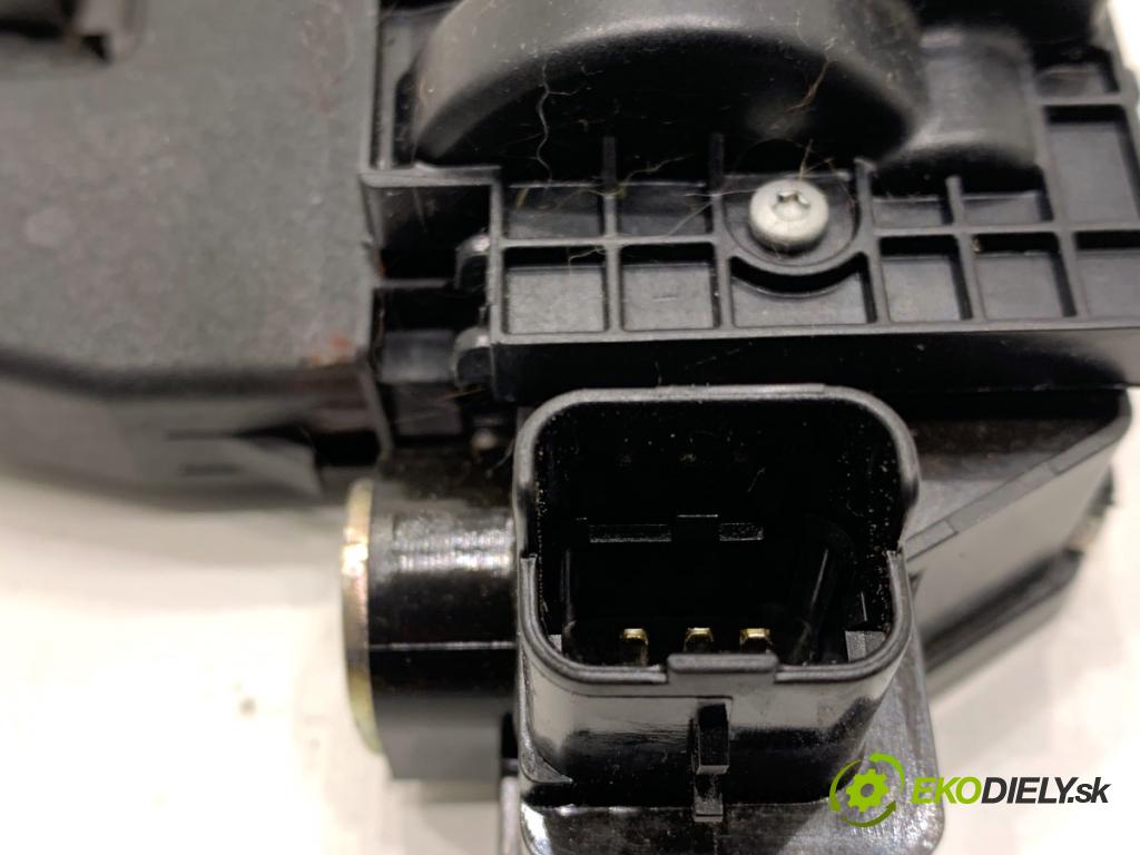 CITROEN C4 II liftback 2017 81 kW 1.2 THP 110 1199 zámok dverí zad 9151487499