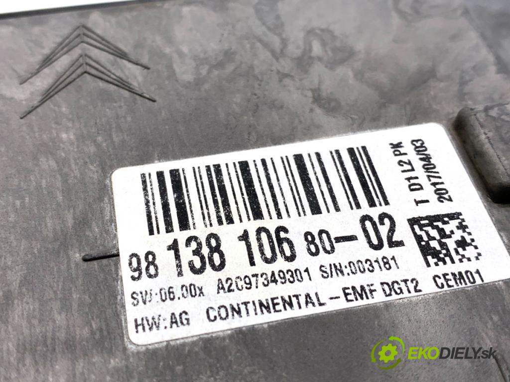 CITROEN C4 II liftback 2017 81 kW 1.2 THP 110 1199 Dislpej 9813810680 (Prístrojová doska)