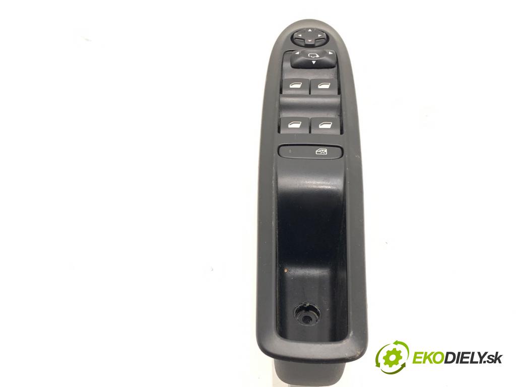 CITROEN C4 II liftback 2017 81 kW 1.2 THP 110 1199 přepínač oken 96657050ZD (Páčky pod volantem)