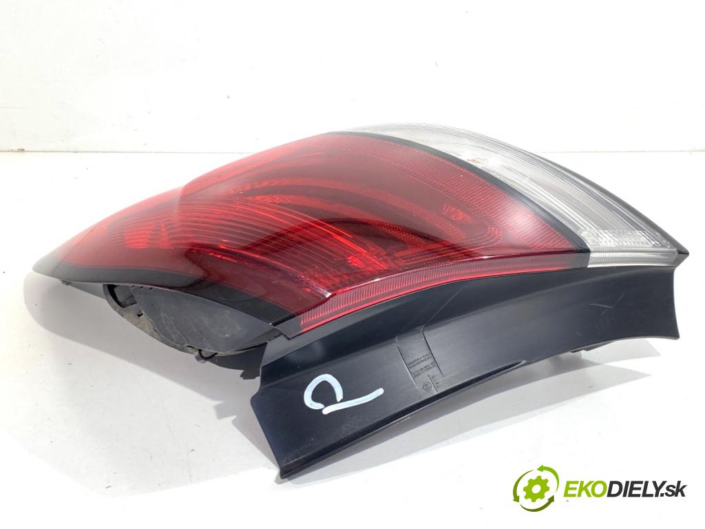 CITROEN C4 II liftback 2017 81 kW 1.2 THP 110 1199 Svetlo pravy zad 9808624380