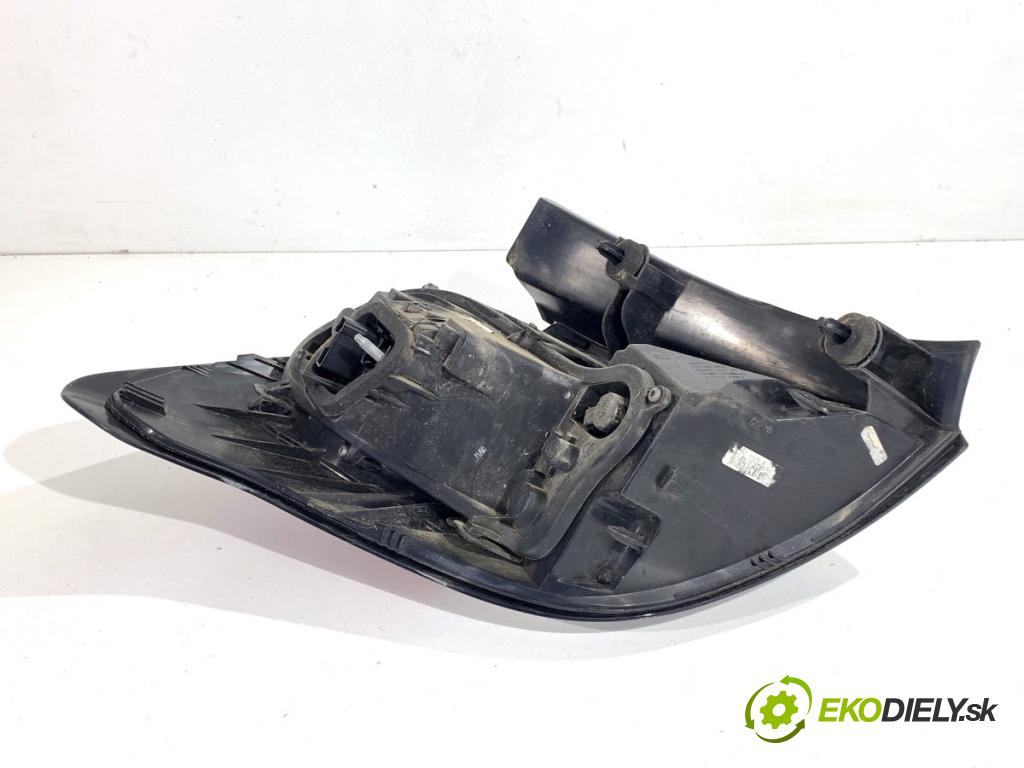 CITROEN C4 II liftback 2017 81 kW 1.2 THP 110 1199 Svetlo pravy zad 9808624380