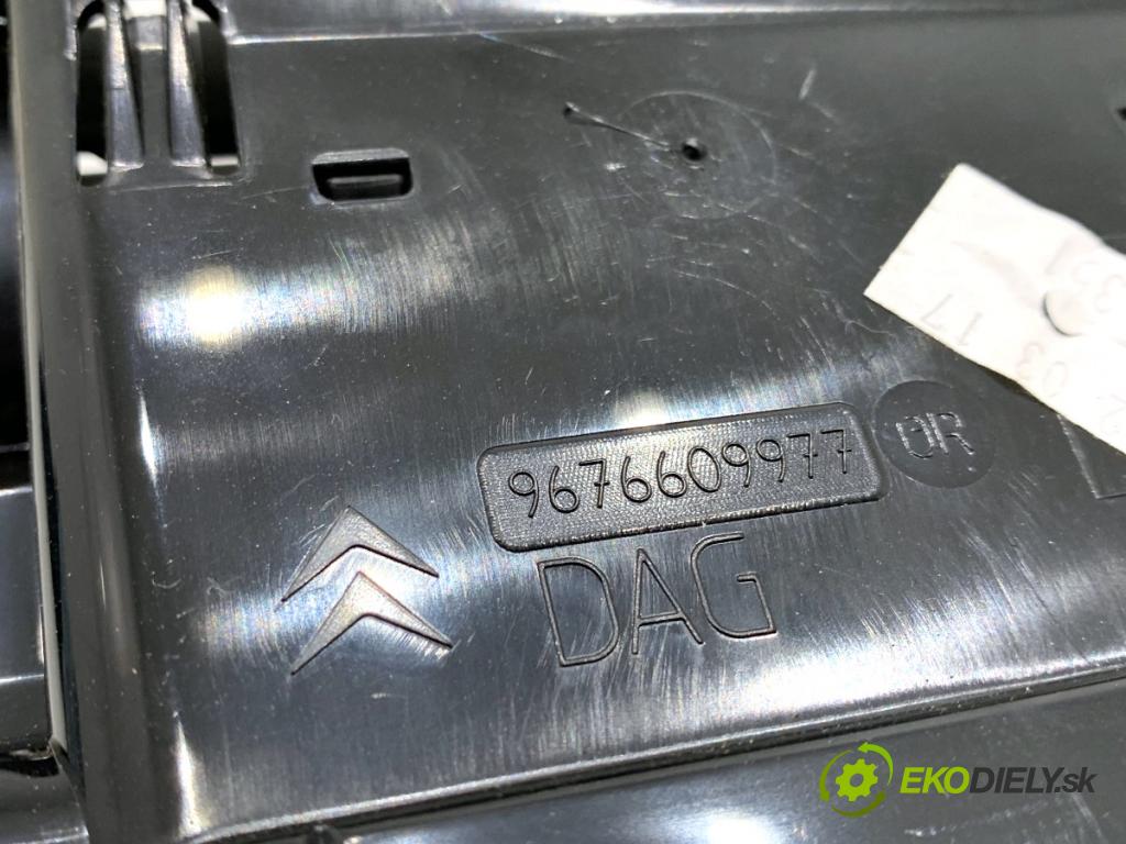 CITROEN C4 II liftback 2017 81 kW 1.2 THP 110 1199 Mriežky kúrenia predný 9676609977