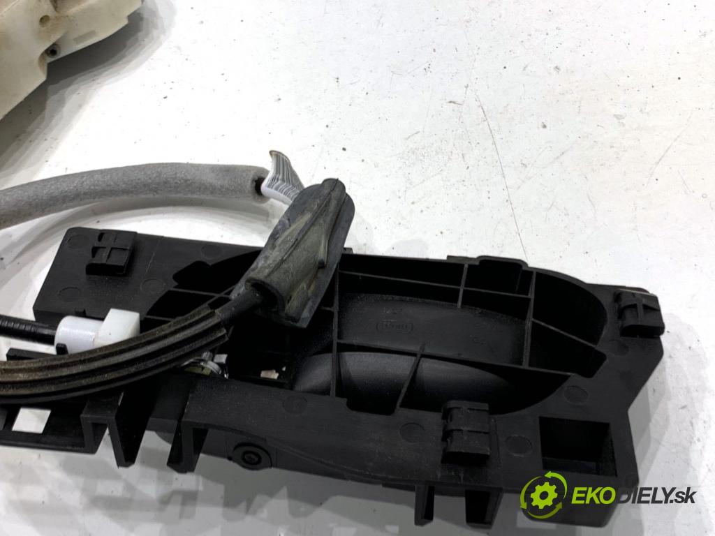 CITROEN C4 II liftback 2017 81 kW 1.2 THP 110 1199 zámok Dvere pravy predný 9685351480