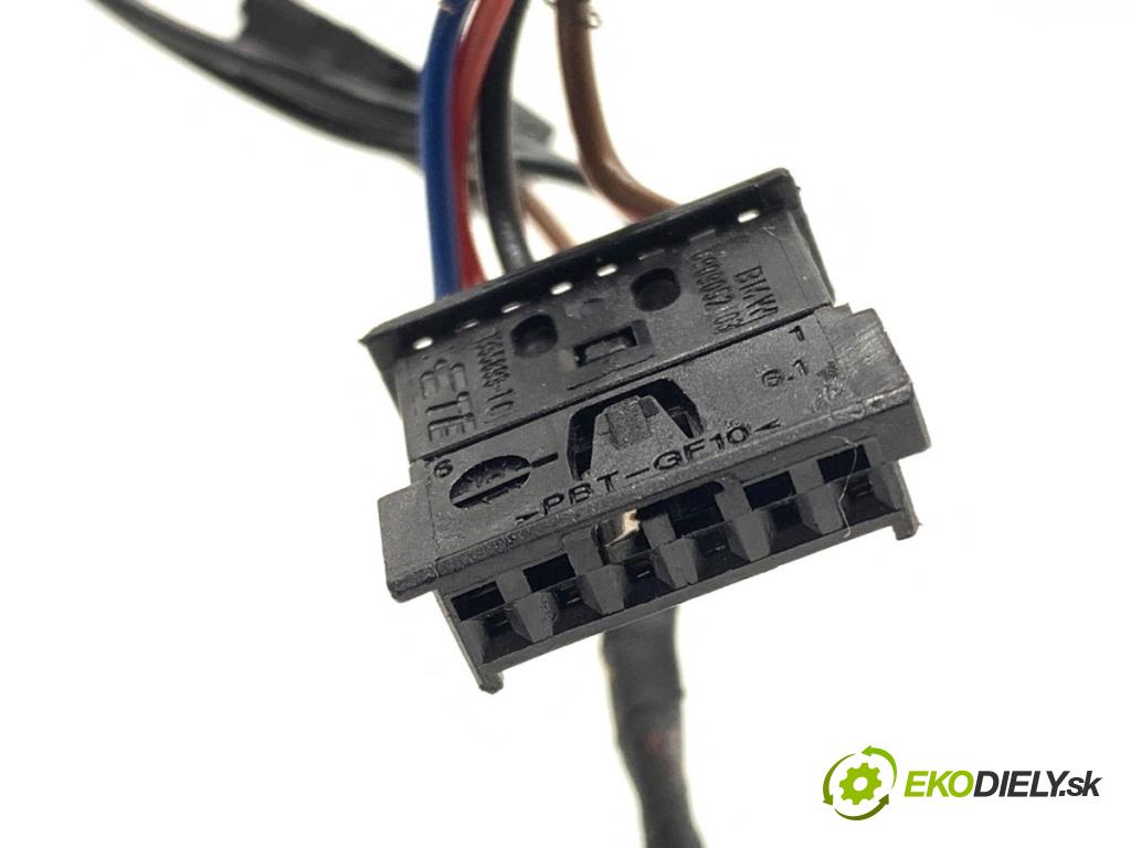 BMW F48 SUV 2017 110 kW sDrive 18 d 1995 SPÍNAČE: volantu 9326473