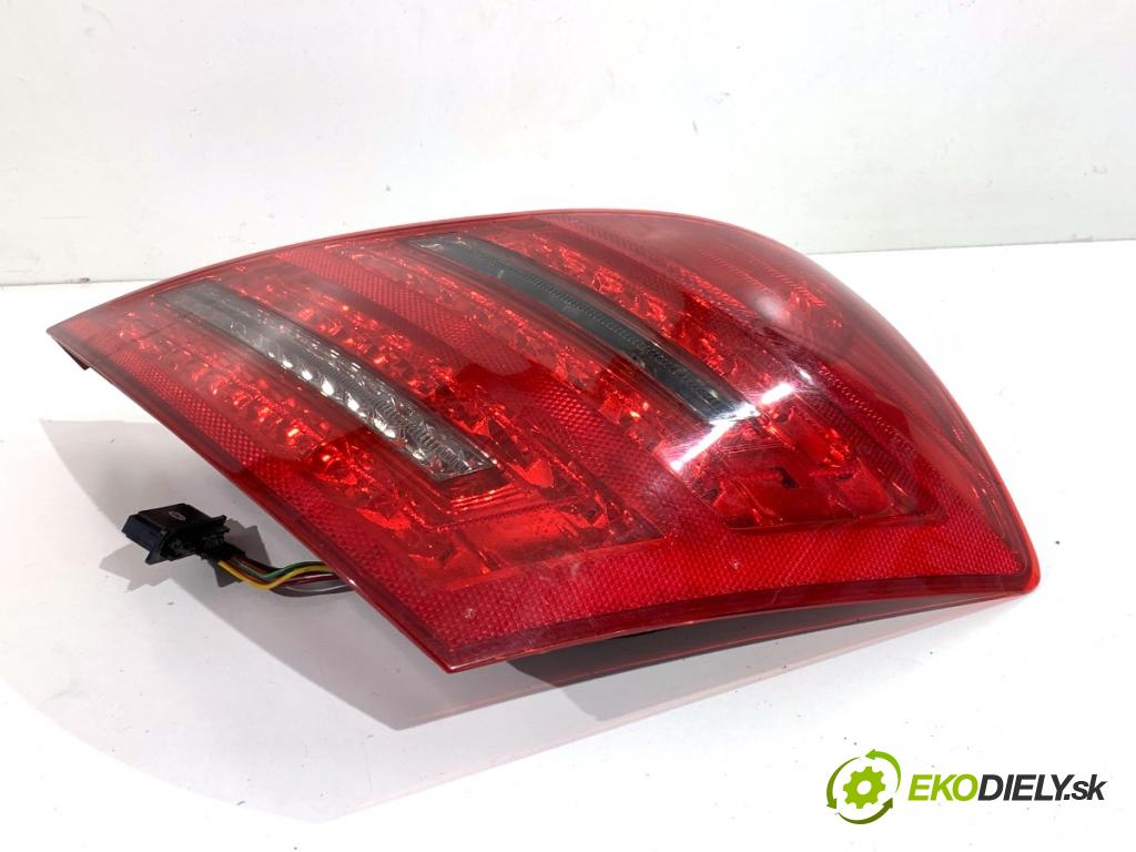 MERCEDES-BENZ W221 sedan 2007 173 kW S 320 CDI (221.022, 221.122) 2987 Svetlo pravy zad