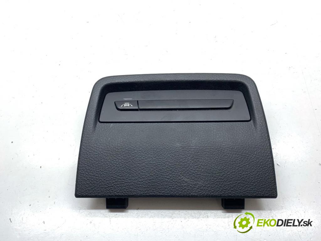 BMW F34 liftback 2015 140 kW 320 d 1995 Prepínač Panel ASISTENT: volantu 9268476
