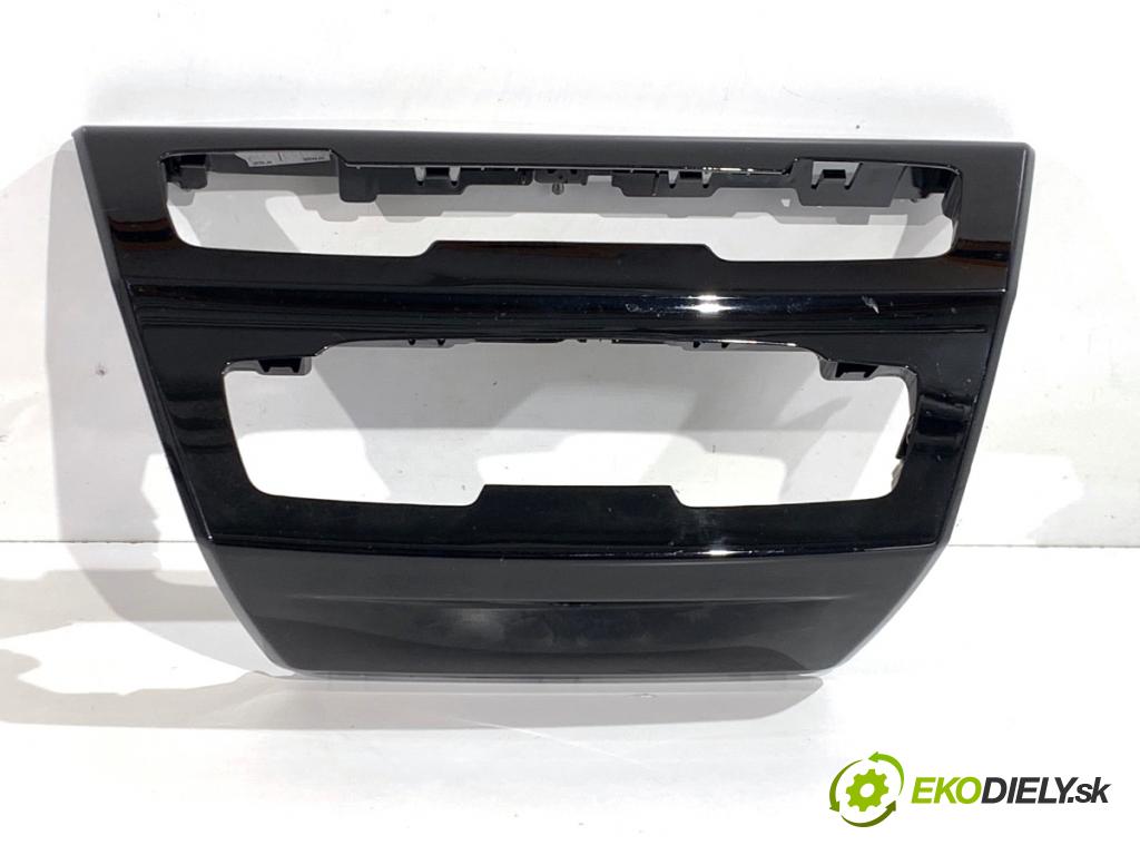 BMW F48 SUV 2017 110 kW sDrive 18 d 1995 lišty kryt 9292547 9305907 (Lišta)