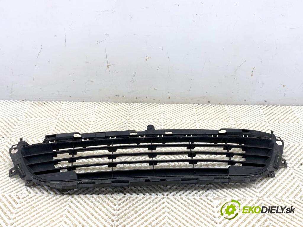 CITROEN C4 II liftback 2017 81 kW 1.2 THP 110 1199 mří nárazníka přední část střední 9670503480