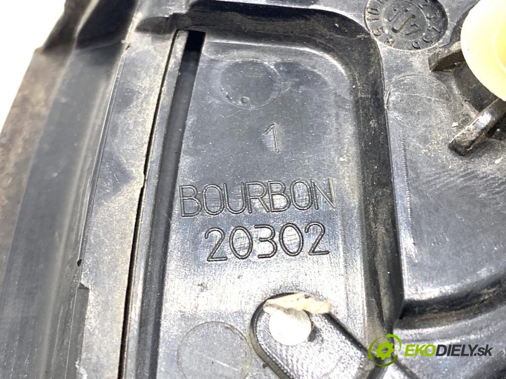 CITROEN C4 II liftback 2017 81 kW 1.2 THP 110 1199 trojuhelník kryt blatník levá strana