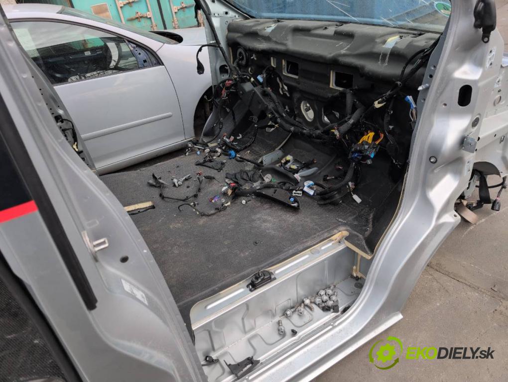 RENAULT TRAFIC III Skrzynia 2025 125 kW 2.0 dCi 170 (FGMM) 1997 karoséria ČTVRŤÁK: Blatník prah strecha PODŁUŻNICA