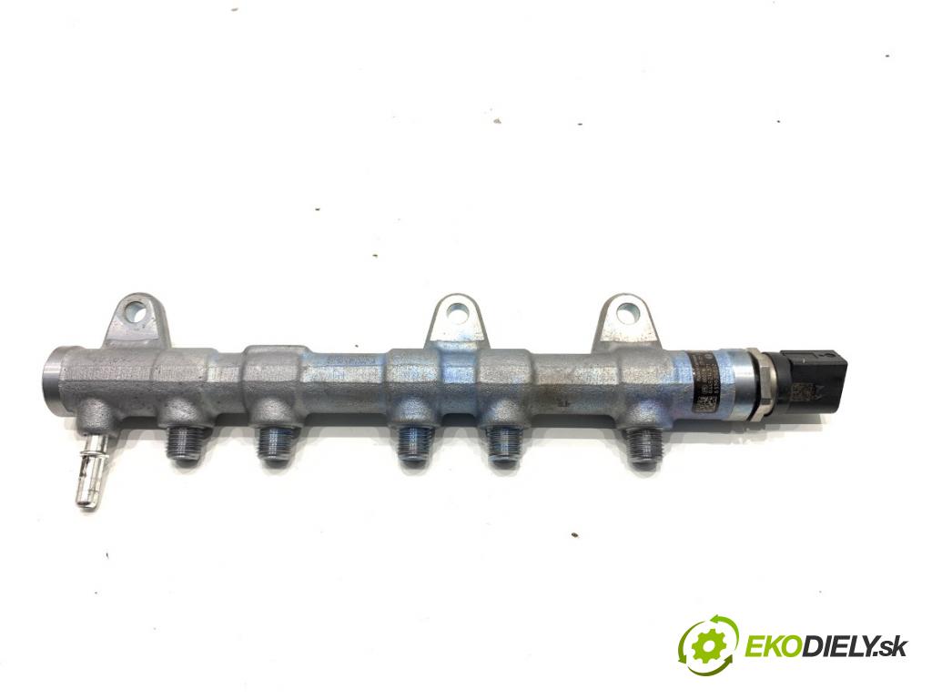 BMW G02 SUV 2023 140 kW xDrive 20 d 1995 lišta vstřikovací 8579240 (Vstřikovací lišta)