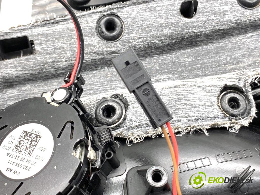 SKODA OCTAVIA IV liftback 2023 140 kW 2.0 TSI 4x4 1984 čalúnenie Dvere pravy zad