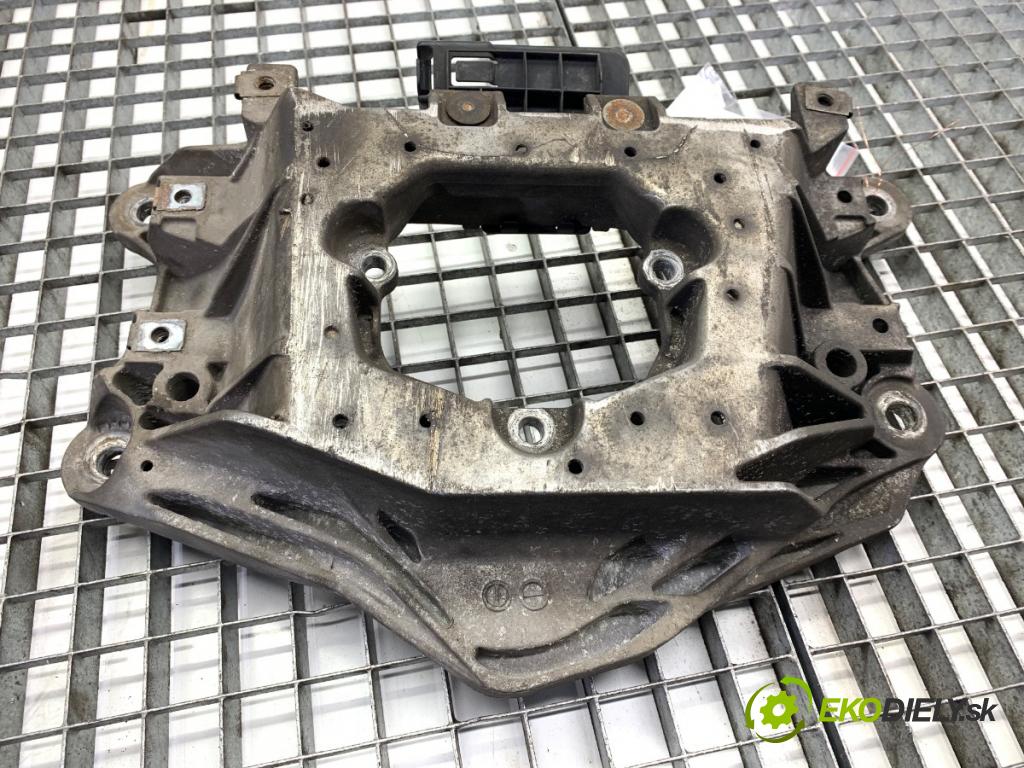 AUDI A8 D4 sedan 2014 283 kW 4.2 TDI quattro 4134 podpera Držiak prevodovky 4H0399263AJ