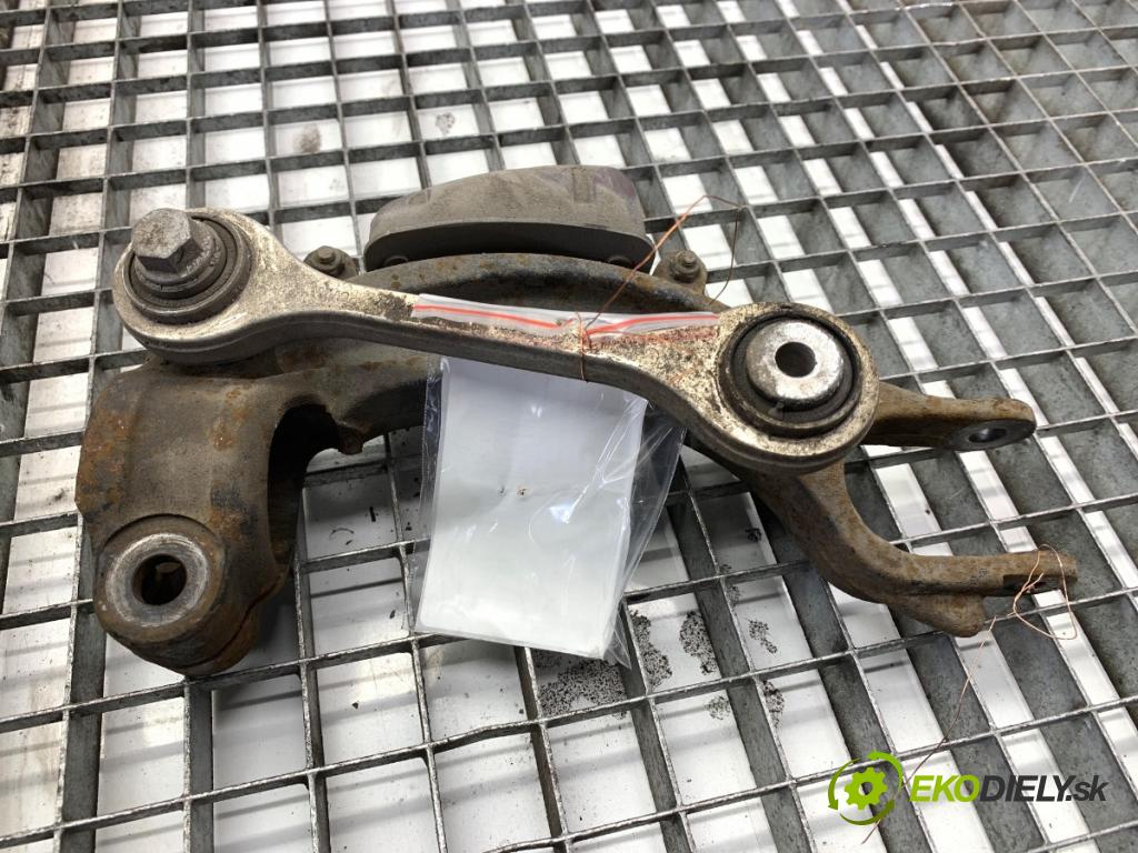 AUDI A8 D4 sedan 2014 283 kW 4.2 TDI quattro 4134 Rameno Uchytenie tlmiča ľavy 8R0413C