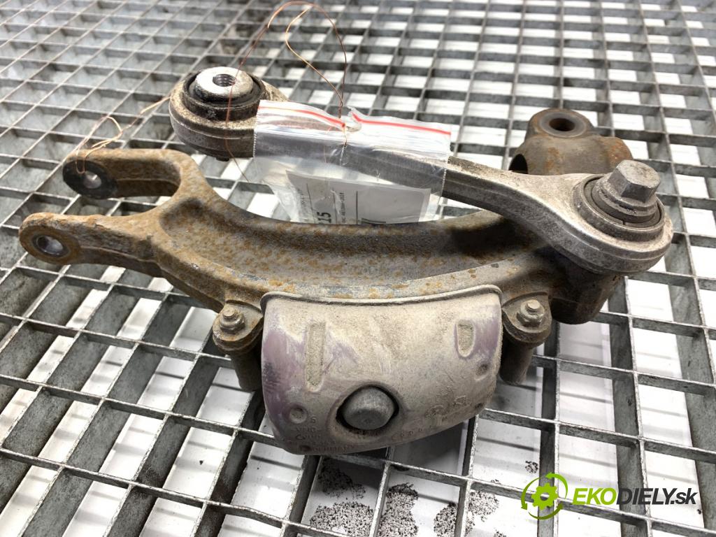 AUDI A8 D4 sedan 2014 283 kW 4.2 TDI quattro 4134 Rameno Uchytenie tlmiča ľavy 8R0413C