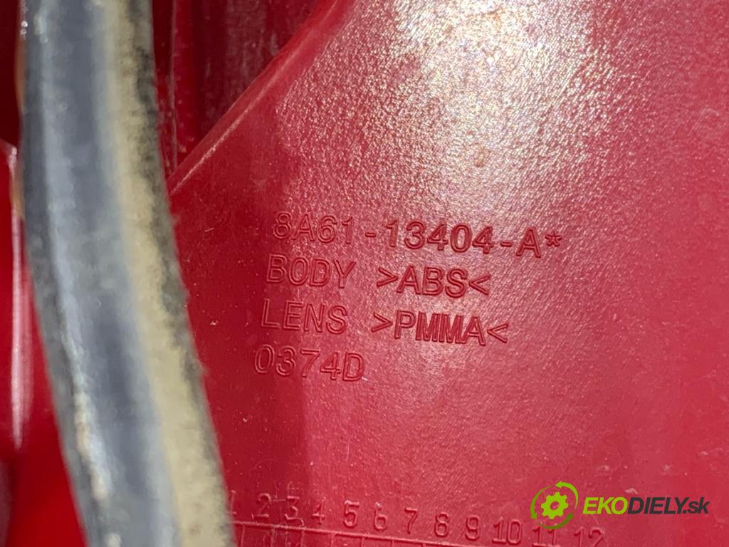 FORD FIESTA MK7 liftback 2011 88 kW 1.6 Ti 1596 Svetlo pravy zad 8A61-13404-A