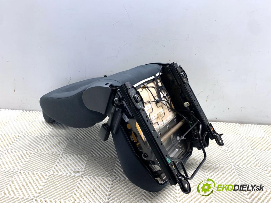 FORD FIESTA MK7 liftback 2011 88 kW 1.6 Ti 1596 Sedadlo pravy predný