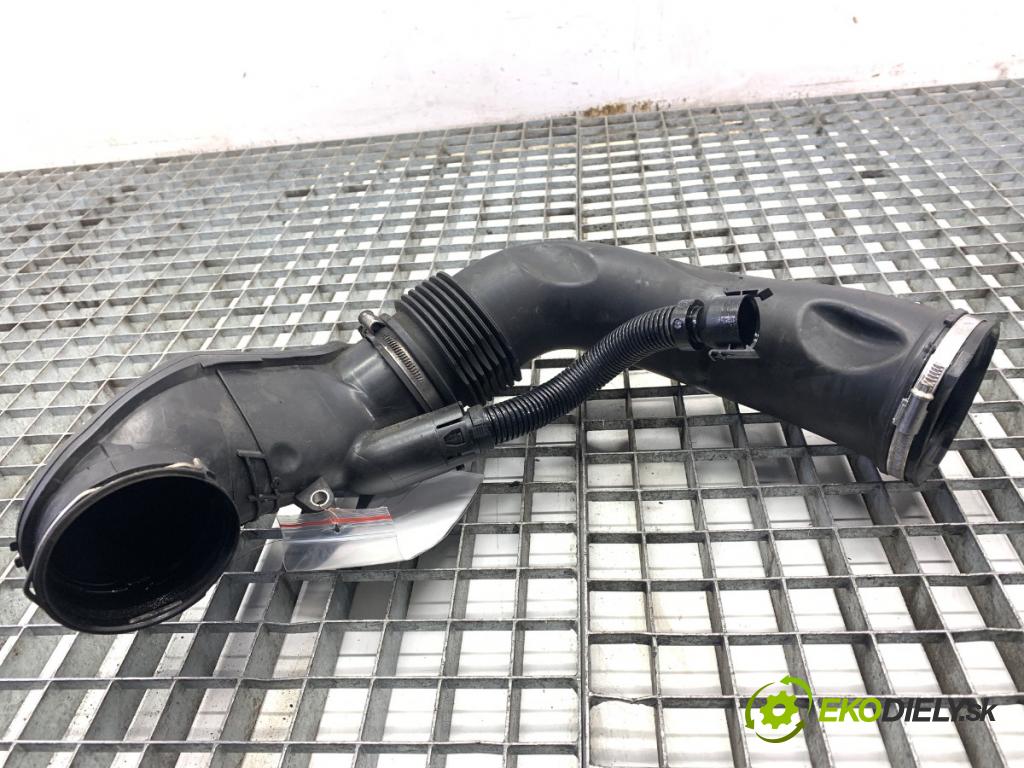 BMW F11 Kombi 2011 190 kW 530 d xDrive 2993 Rúra vzduchu 8514090
