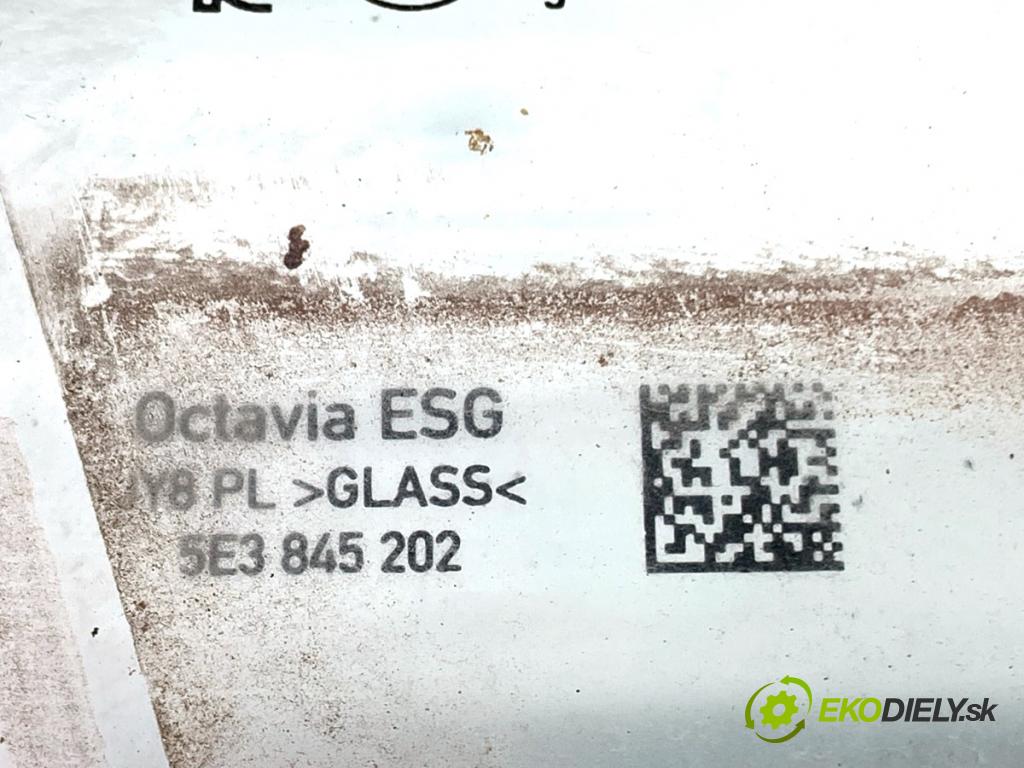 SKODA OCTAVIA IV liftback 2023 140 kW 2.0 TSI 4x4 1984 Okno pravy predný 5E3845202