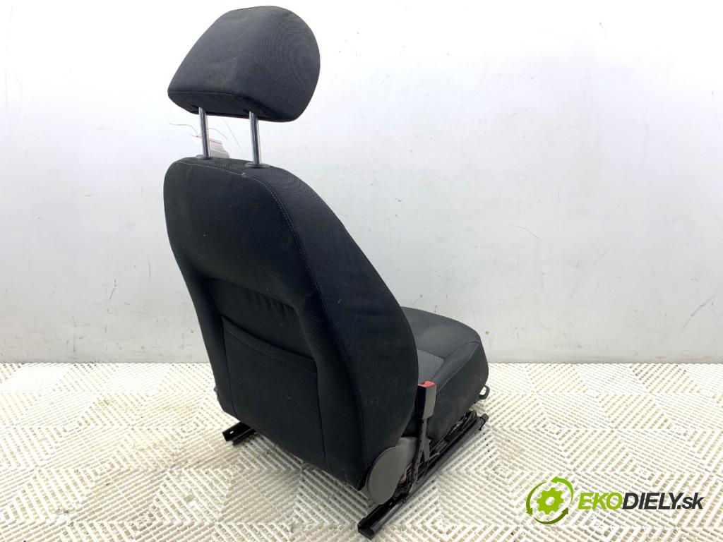 SKODA OCTAVIA II liftback 2008 77 kW 1.9 TDI 1896 Sedadlo ľavy predný