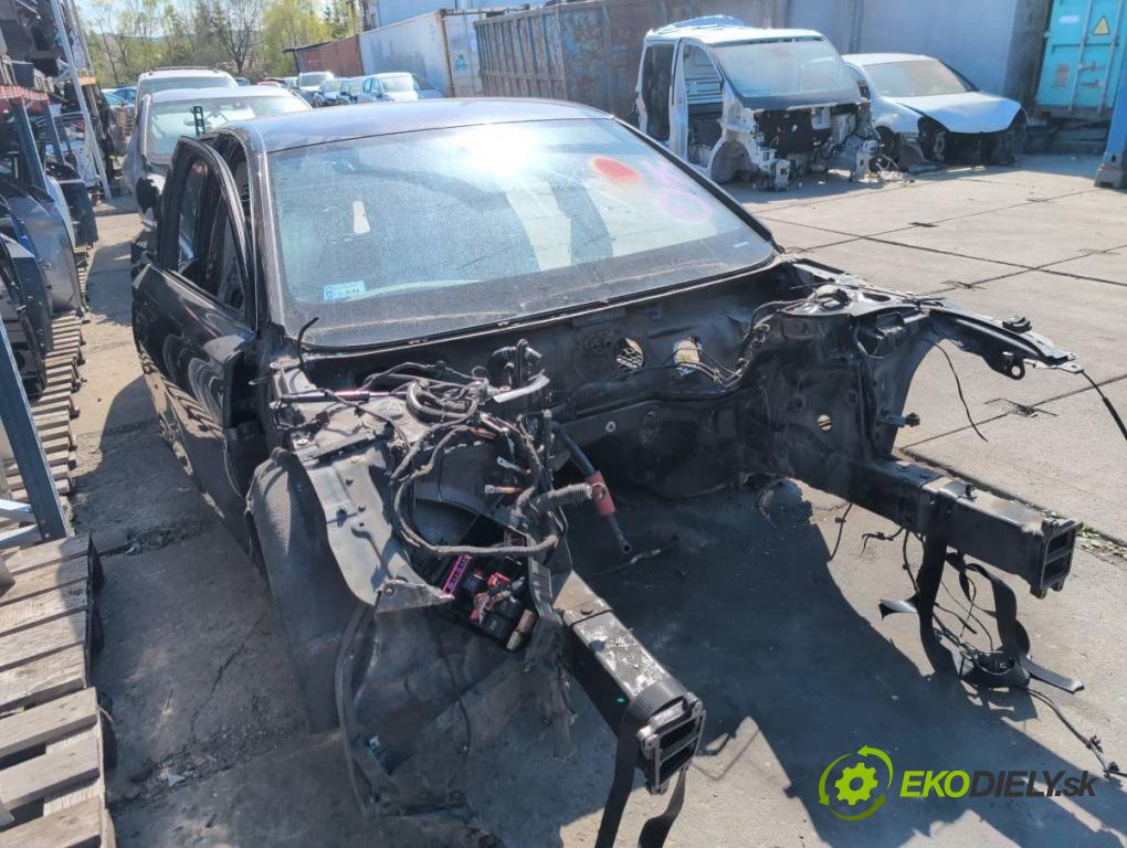 AUDI A8 D4 sedan 2014 283 kW 4.2 TDI quattro 4134 karoséria ČTVRŤÁK: Blatník prah strecha PODŁUŻNICA