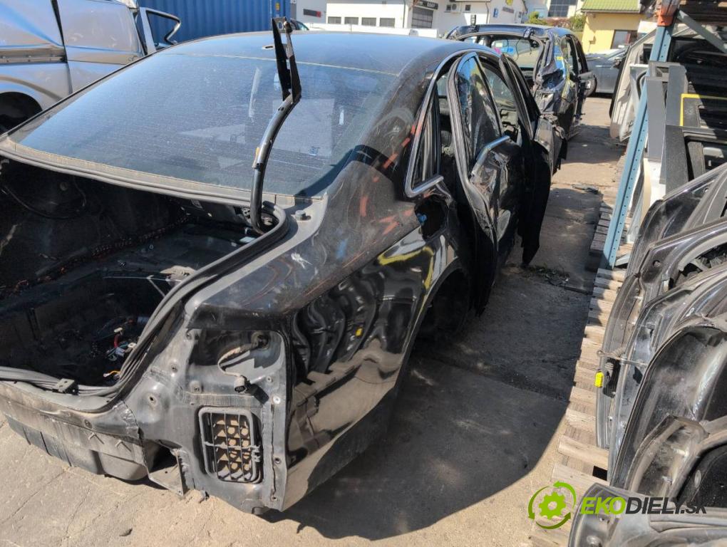AUDI A8 D4 sedan 2014 283 kW 4.2 TDI quattro 4134 karoséria ČTVRŤÁK: Blatník prah strecha PODŁUŻNICA