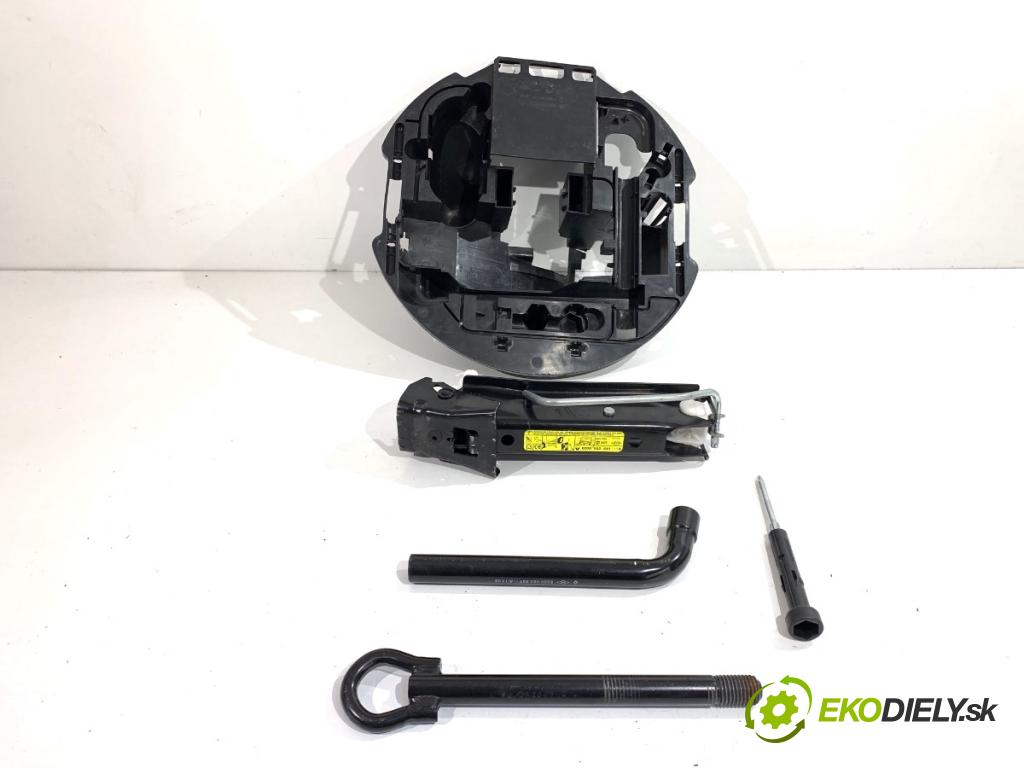 RENAULT CLIO III liftback 2009 74 kW 1.2 16V (BR0P, CR0P) 1149 Súprava náradia 8200696876