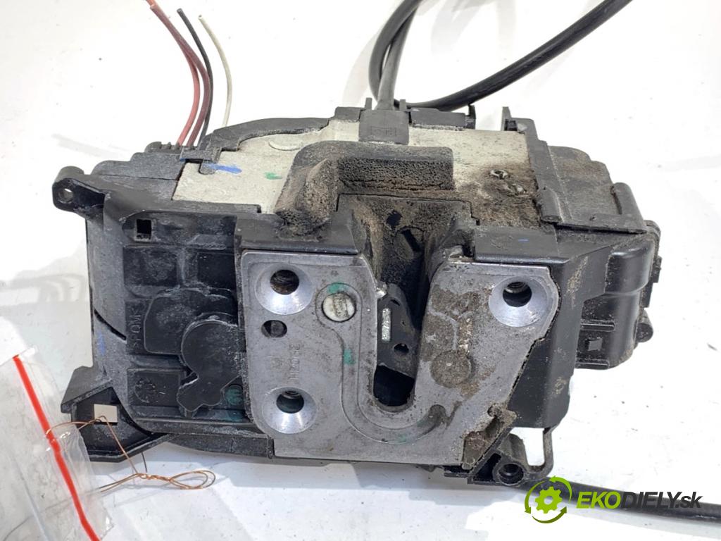 RENAULT CLIO III liftback 2009 74 kW 1.2 16V (BR0P, CR0P) 1149 zámok dveře pravý přední část 