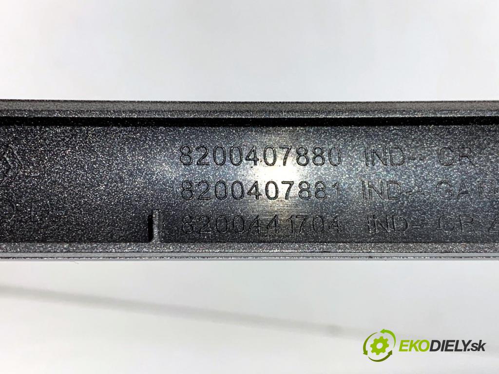 RENAULT CLIO III liftback 2009 74 kW 1.2 16V (BR0P, CR0P) 1149 lišty kryt 8200407880 8200407858 (Lišta)