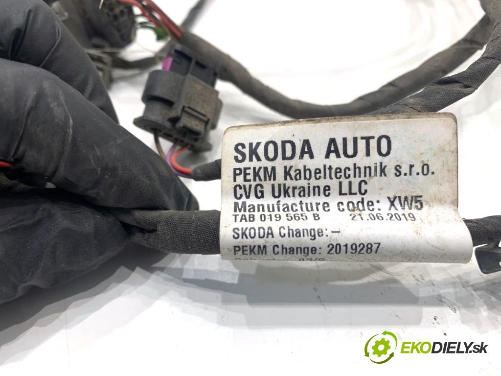 SKODA OCTAVIA IV liftback 2023 140 kW 2.0 TSI 4x4 1984 Káblovačka PDC zad 5E6971104E