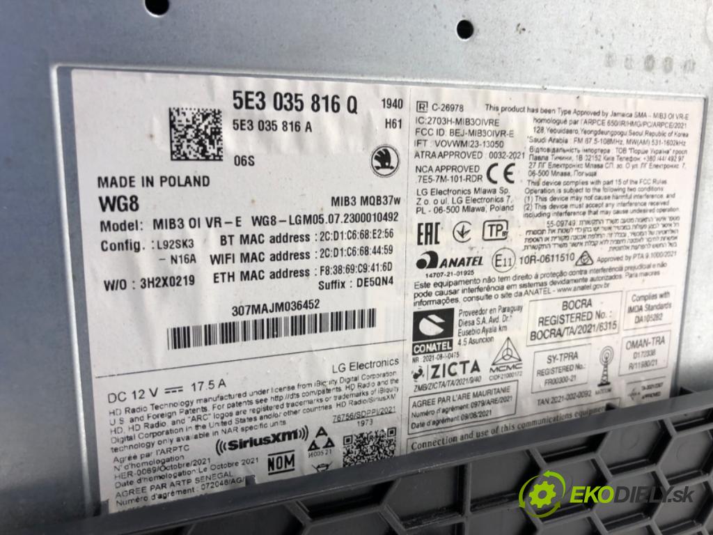 SKODA OCTAVIA IV liftback 2023 140 kW 2.0 TSI 4x4 1984 RADIO 5E3035816Q (Audio zariadenie)