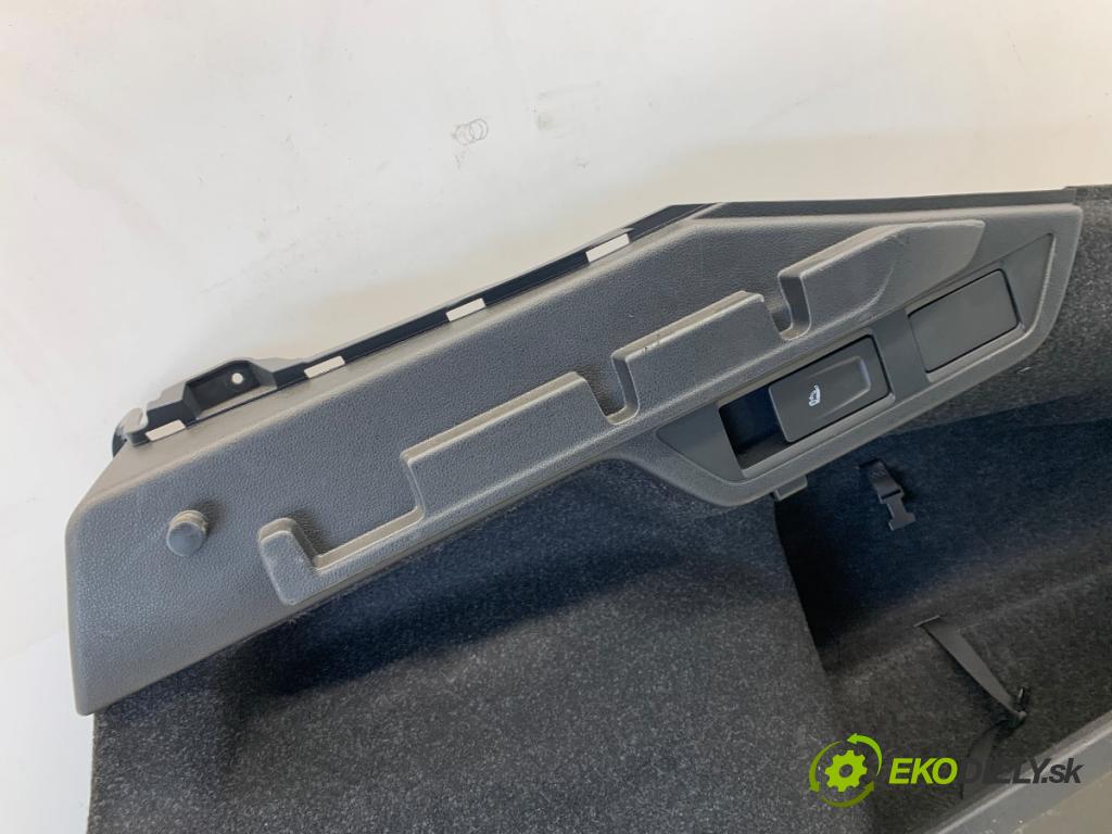 SKODA OCTAVIA IV liftback 2023 140 kW 2.0 TSI 4x4 1984 čalúnenie kufra pravy 5E6867428A