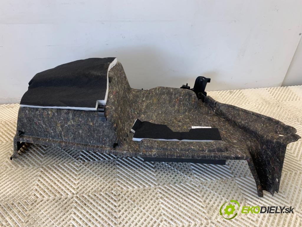 SKODA OCTAVIA IV liftback 2023 140 kW 2.0 TSI 4x4 1984 čalúnenie kufra pravy 5E6867428A