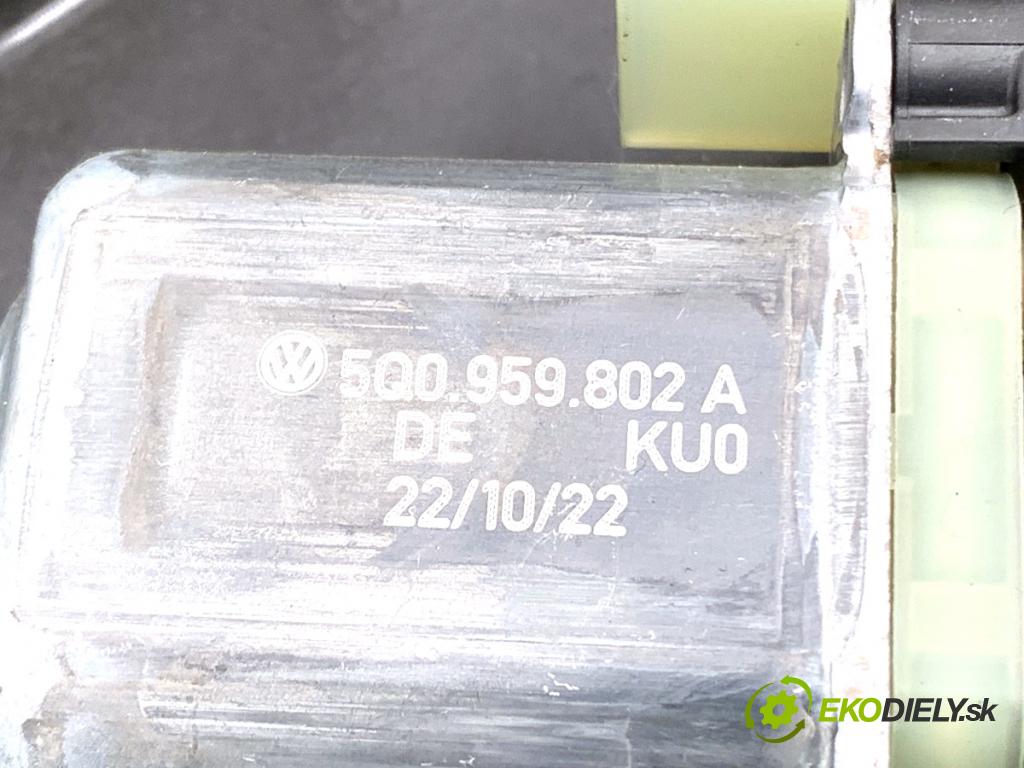 SKODA OCTAVIA IV liftback 2023 140 kW 2.0 TSI 4x4 1984 Mechanizmus okna pravy predný 5E3837656A
