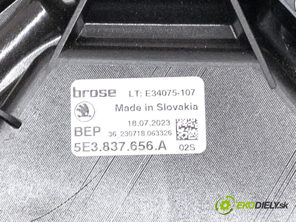 SKODA OCTAVIA IV liftback 2023 140 kW 2.0 TSI 4x4 1984 Mechanizmus okna pravy predný 5E3837656A