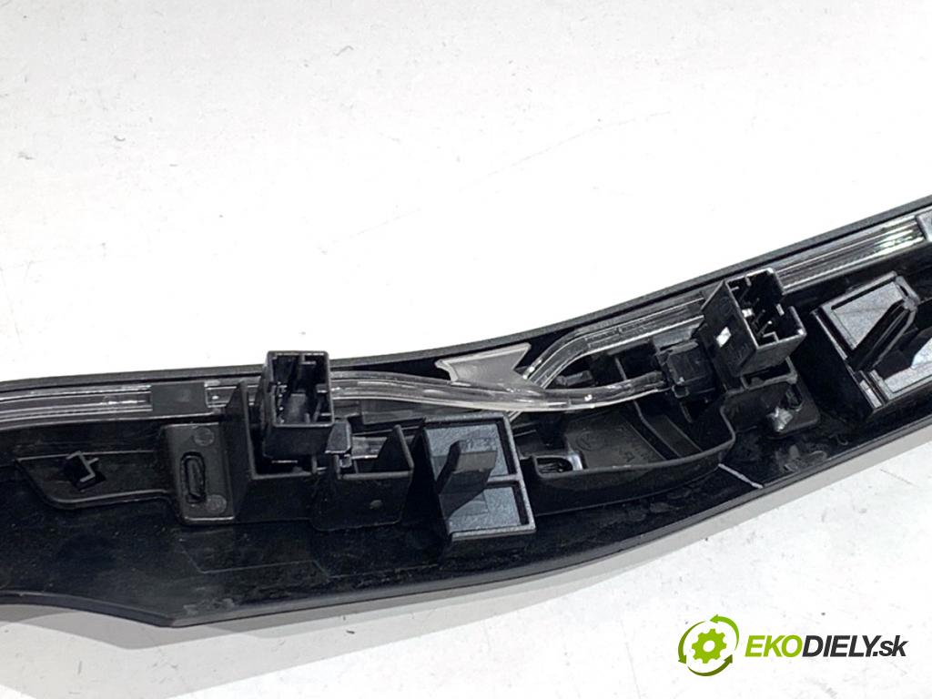 SKODA OCTAVIA IV liftback 2023 140 kW 2.0 TSI 4x4 1984 lišty kryt 5E4853192C 5E4853190A (Lišta)