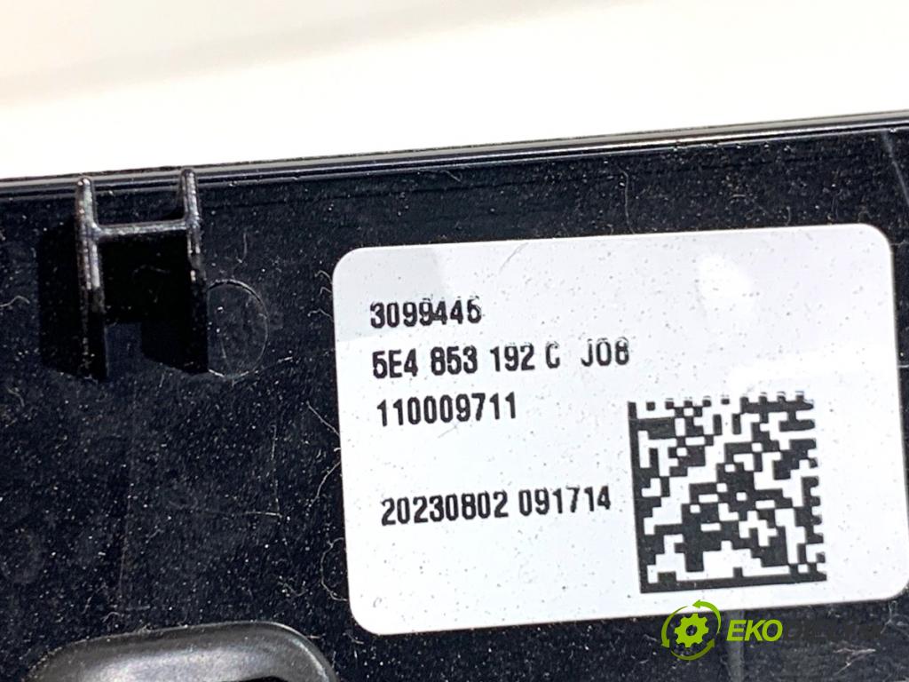 SKODA OCTAVIA IV liftback 2023 140 kW 2.0 TSI 4x4 1984 lišty kryt 5E4853192C 5E4853190A (Lišta)