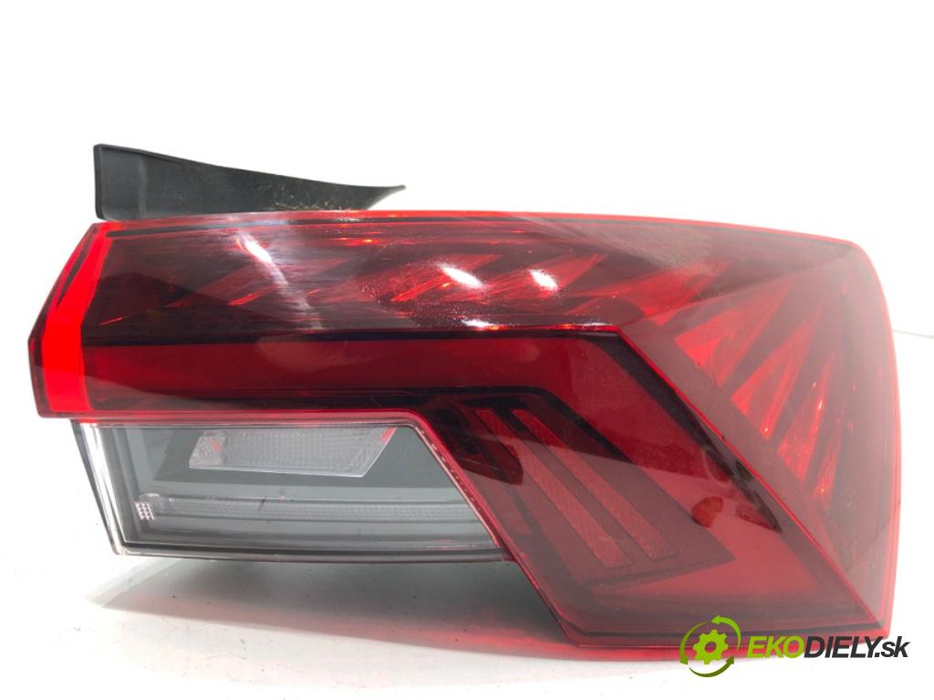 SKODA OCTAVIA IV liftback 2023 140 kW 2.0 TSI 4x4 1984 Svetlo pravy zad 5E3945208A
